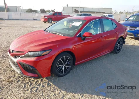2021 Toyota Camry Se z USA, uszkodzony, nr VIN 4T1T11AK8MU493162